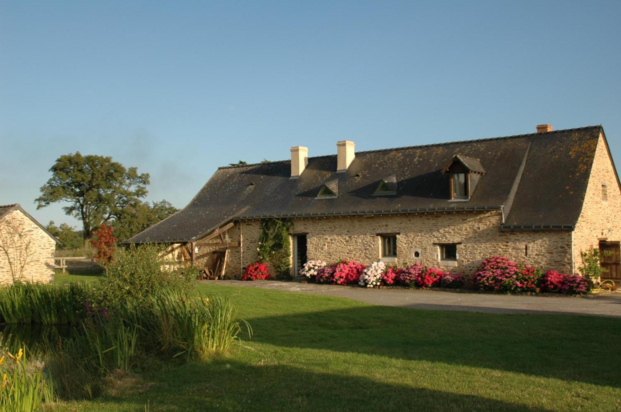 Grand Mainguet Bed & Breakfast Saint-Lambert-la-Potherie ภายนอก รูปภาพ
